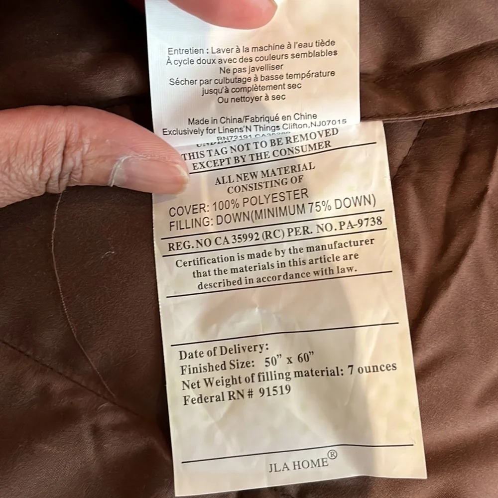 Brown throw (75% down) - Picture 4 of 4